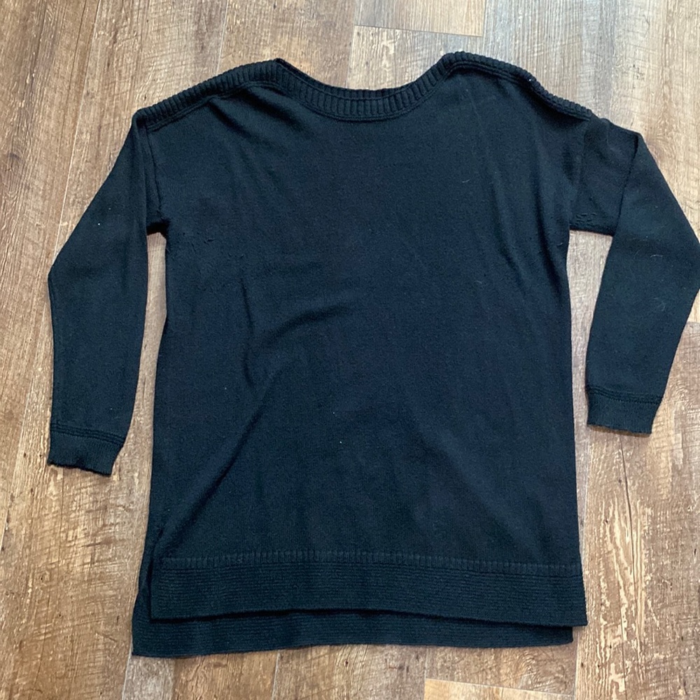 L black sweater